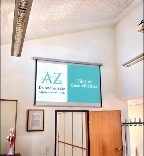 Wartezimmer-TV in der Ordination Dr. Andrea Zeke