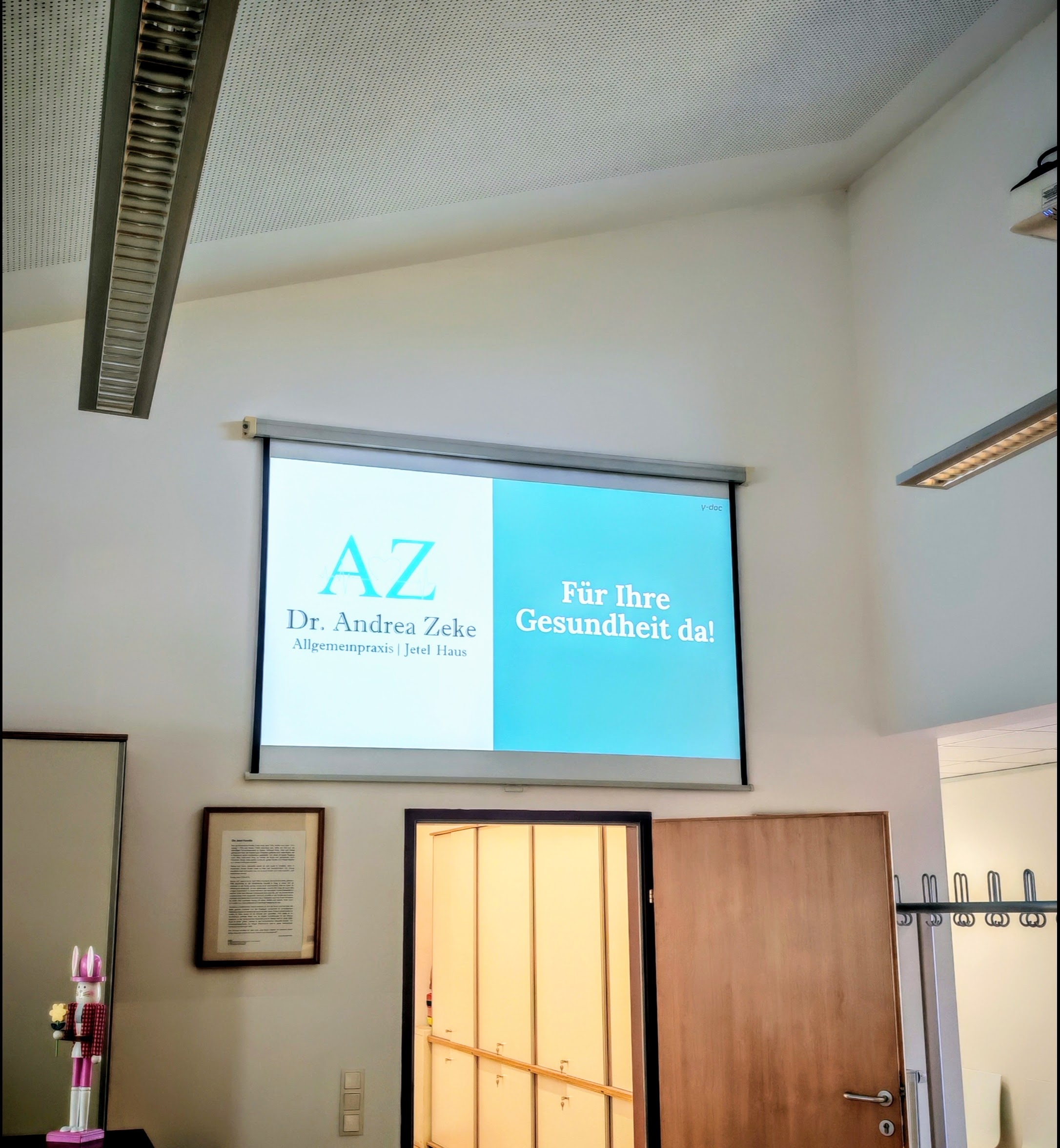 Patienten-TV in der Ordination Dr. Andrea Zeke